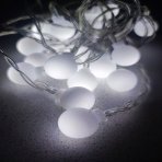 LED vianočná reťaz - cherry guličky, 20xLED, 3x AA batérie, studená biela