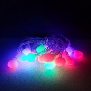 LED vianočná reťaz - cherry guličky, 20xLED, 3x AA batérie, viacfarebná